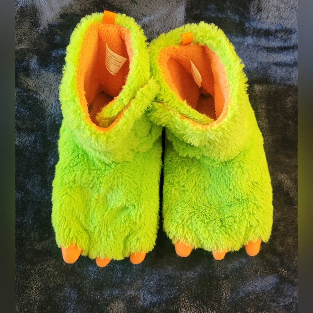 EUC Kid's Green Fuzzy Monster Claw Slippers Big Kid's Size 9/10